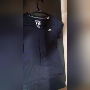 Woman's v neck addidas top